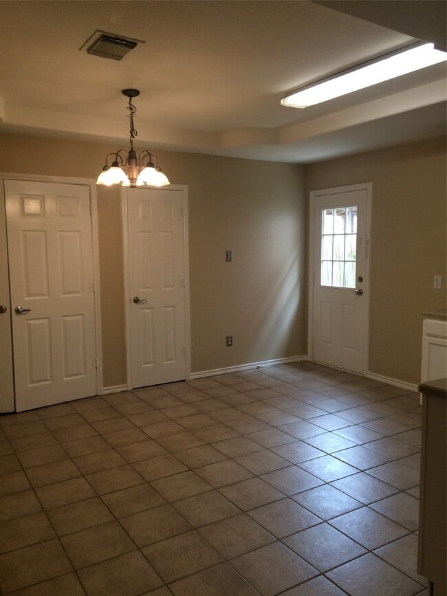 Building Photo - 18830 Reynolds Park Dr