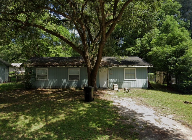 Primary Photo - Cute 3/1 with Fenced Yard!