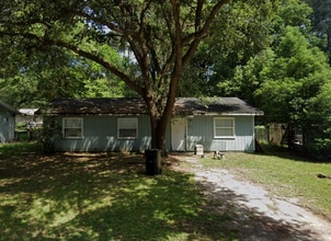 Building Photo - Cute 3/1 with Fenced Yard!