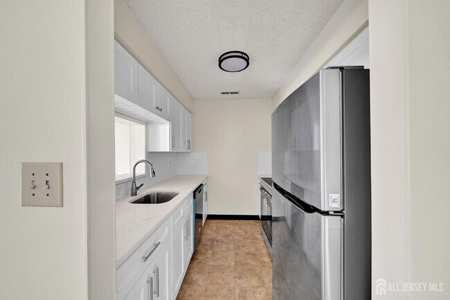 Building Photo - 601 Ravens Crest Dr