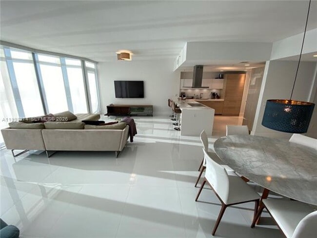 Building Photo - 17301 Biscayne Blvd