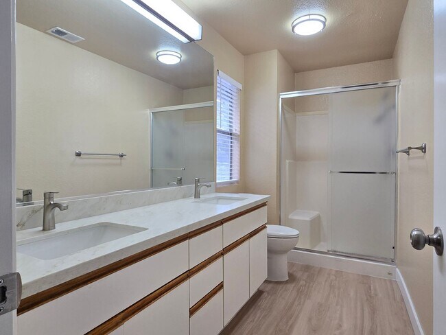 Building Photo - Spacious 2-Story Townhome, Updated Kitchen, New Appliances, Fresh Paint, Laminate Flooring, New C...