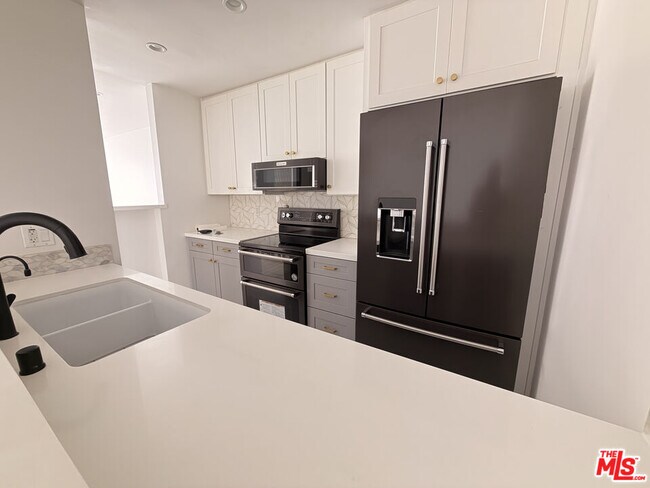 Building Photo - 4900 Overland Ave