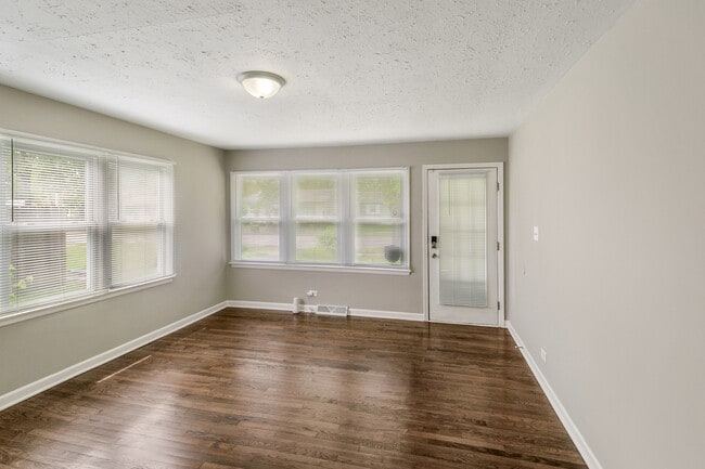 Building Photo - 15403 Cherry Ln