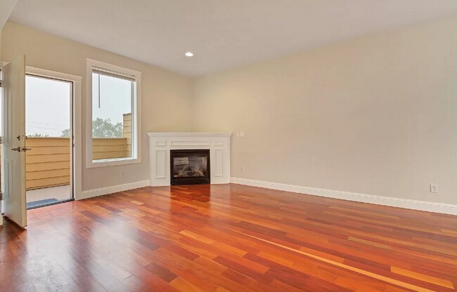 Building Photo - This Gorgeous Townhome has 3 Bedrooms, 3 1...
