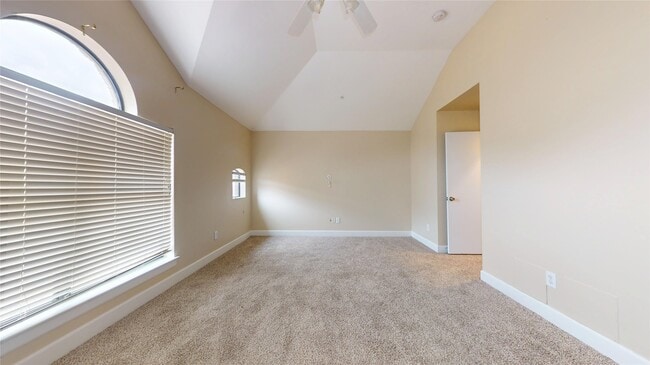 Building Photo - 8715 Meadowcroft Dr