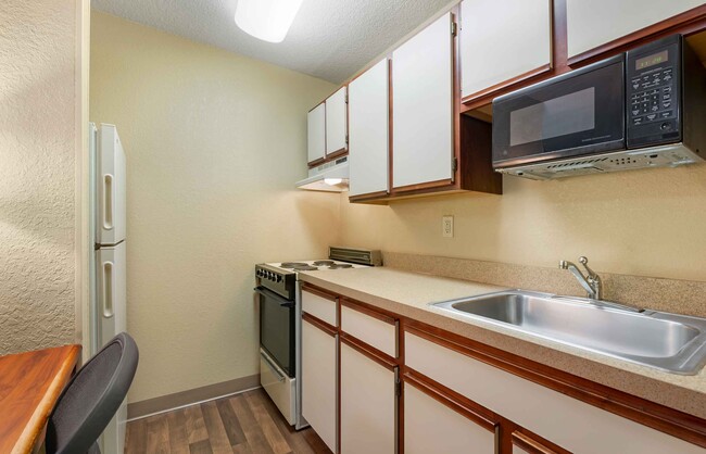 Building Photo - Furnished Studio-Fort Wayne - North