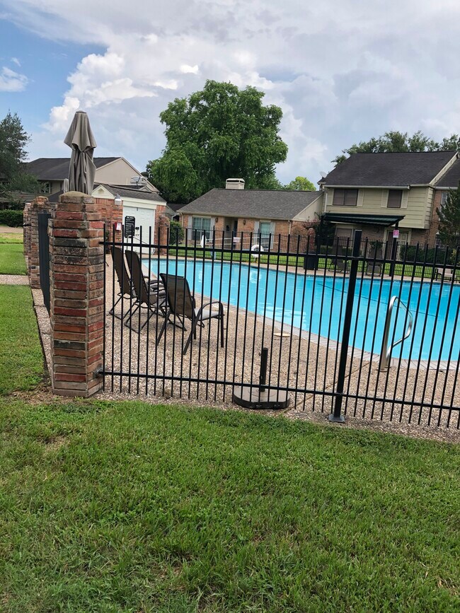 Pool Access - 6432 Bankside Dr