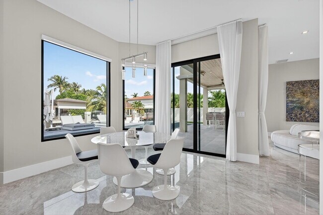 Building Photo - 785 NE 70th St