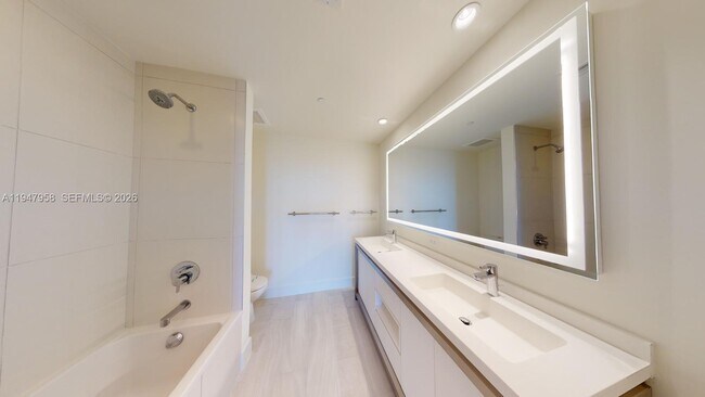 Building Photo - 2000 Metropica Wy