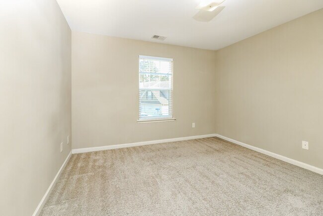 Building Photo - 8 Misty Ct