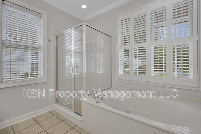 Building Photo - 5 Southernwood Pl
