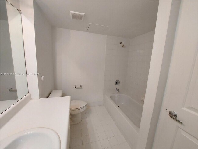 Building Photo - 2640 S University Dr