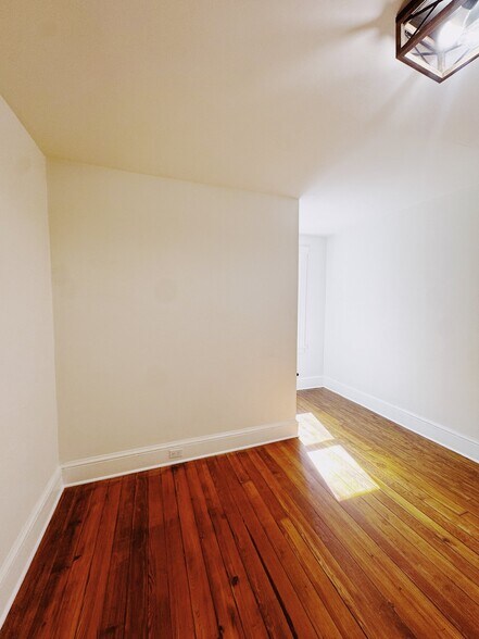 Building Photo - 649 S Queen St