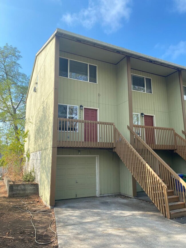 Building Photo - 12042 SE Raymond St