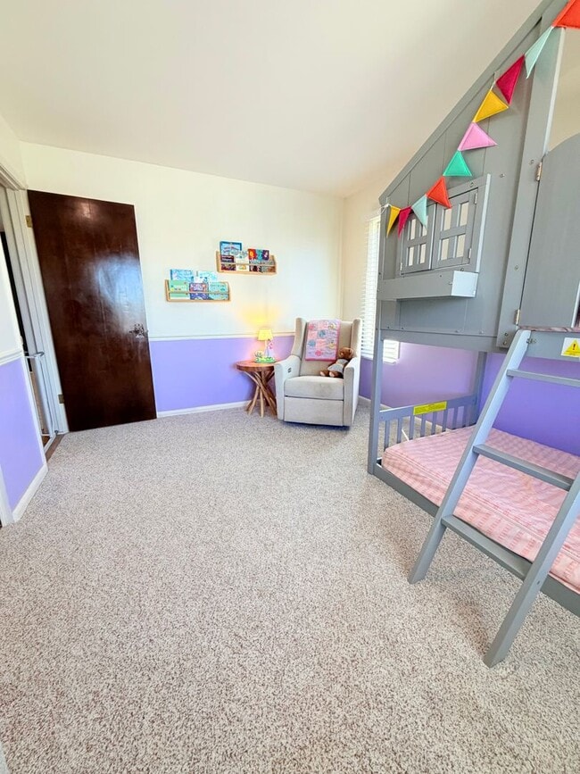 Building Photo - Beautiful Spacious Fox Farm Home