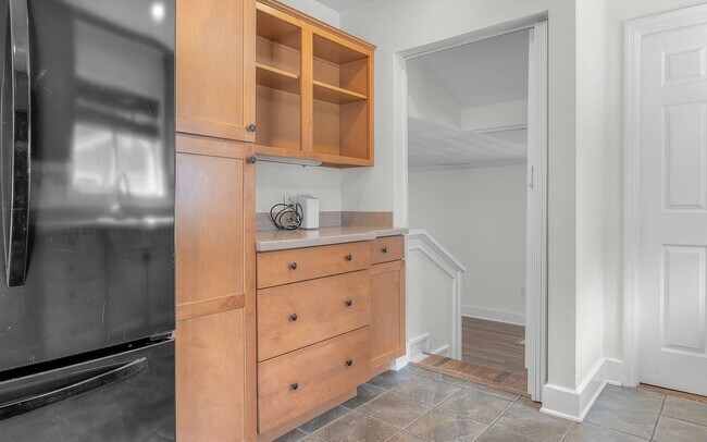 Building Photo - For Rent. 4 Bedrooms