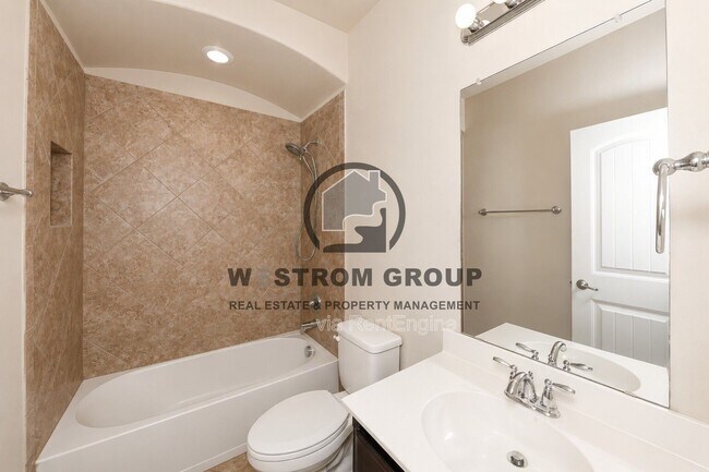 Building Photo - 3121 Hornbeam St