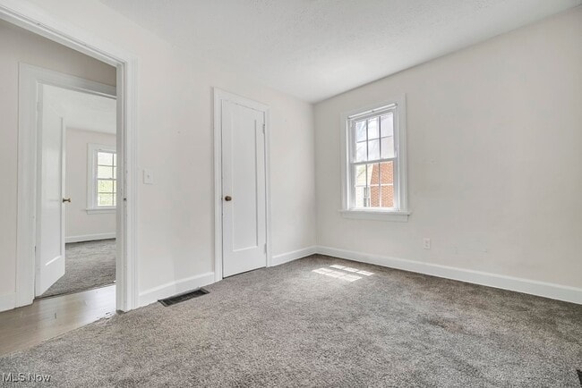 Building Photo - 1215 Sunford Ave SE
