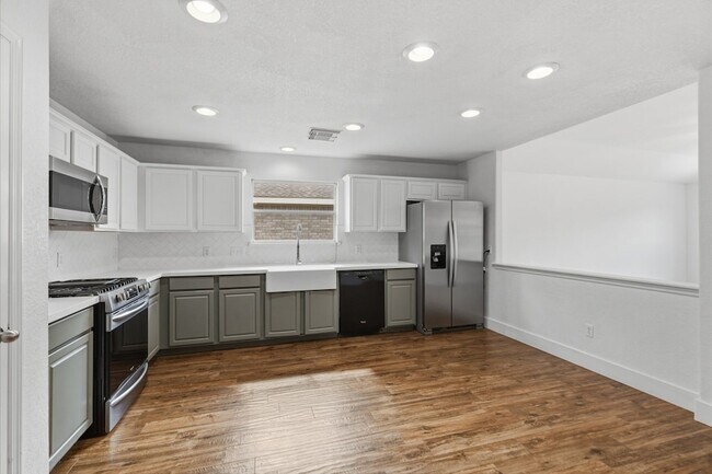 Building Photo - 9318 Castlegap Dr