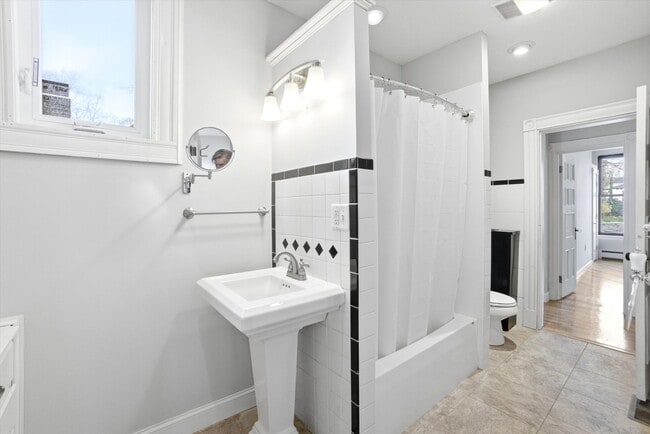 Building Photo - 68-70 Russell Street, Unit 70,Manchester, NH 03104