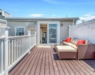 Building Photo - 439 W 4th St