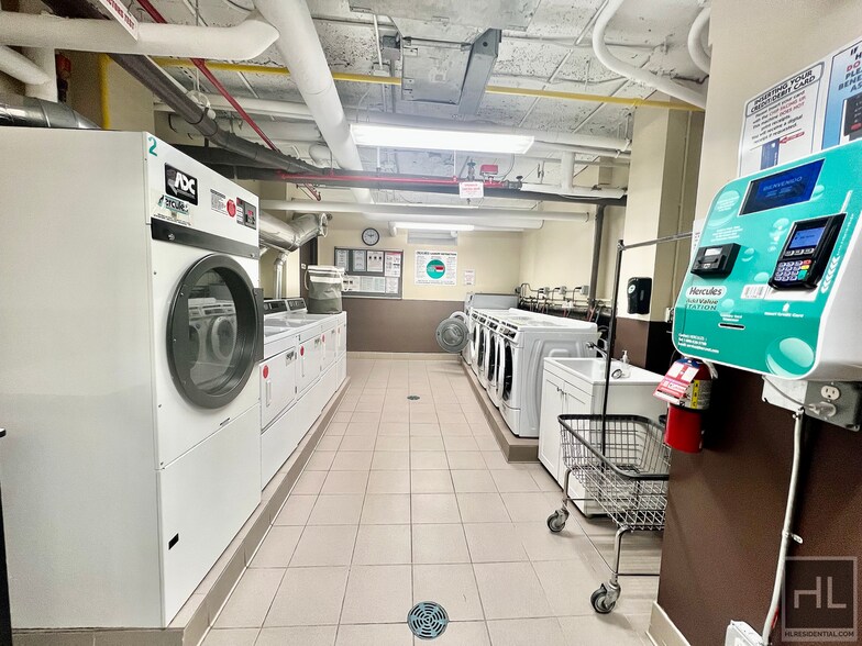 Building Photo - WEST 45 STREET