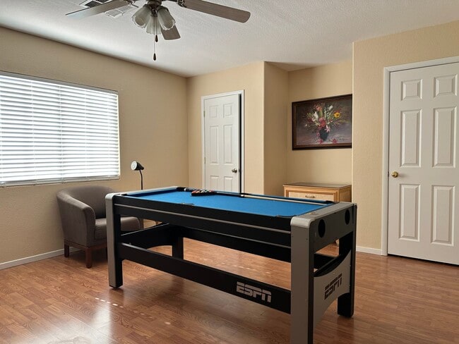 Building Photo - Beautifully Maintained Home Near Schools & Shopping!