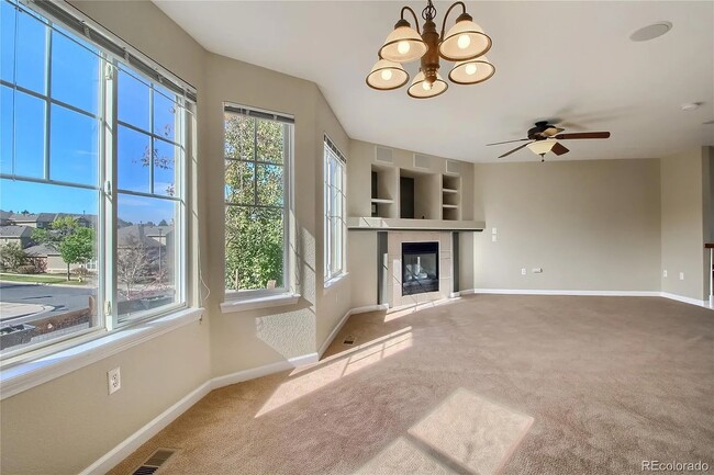 Building Photo - Stunning 3 bedroom townhome!