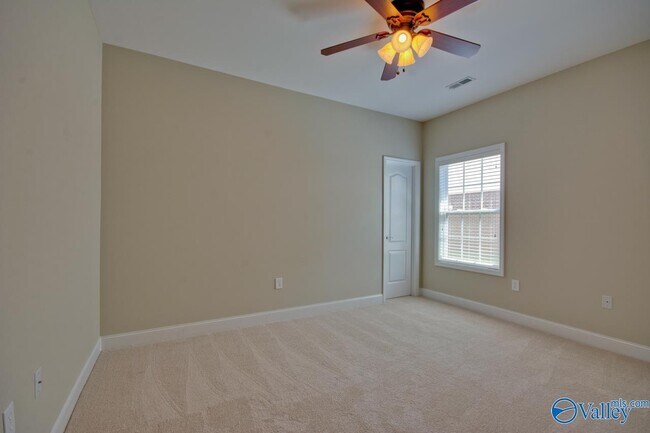 Building Photo - 112 SW Autumn Cove Dr