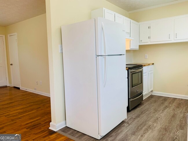 Building Photo - 24 Camellia Dr