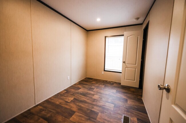 Building Photo - 415 Hillsdale Rd