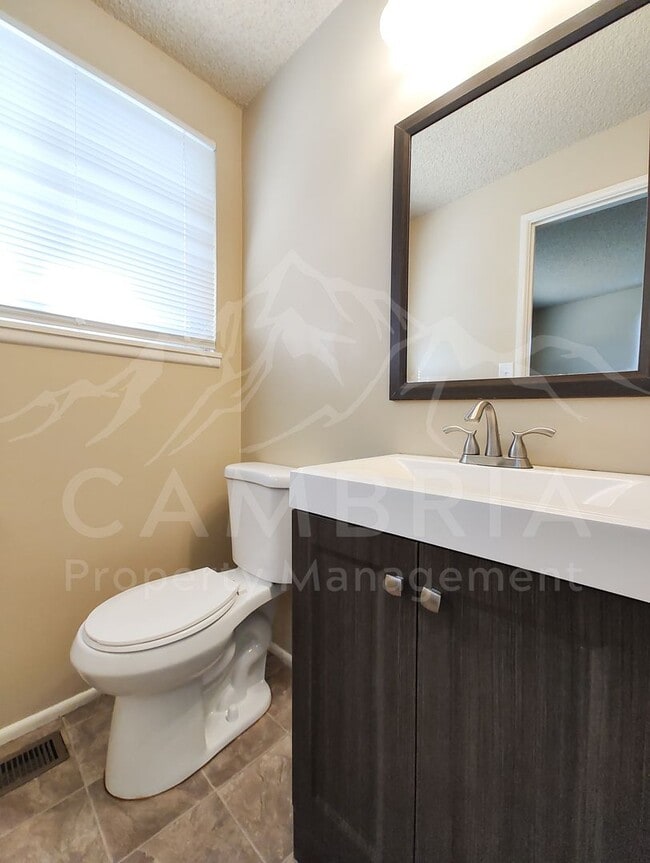 Building Photo - Vintage, Taylorsville 3 bedroom home room ...