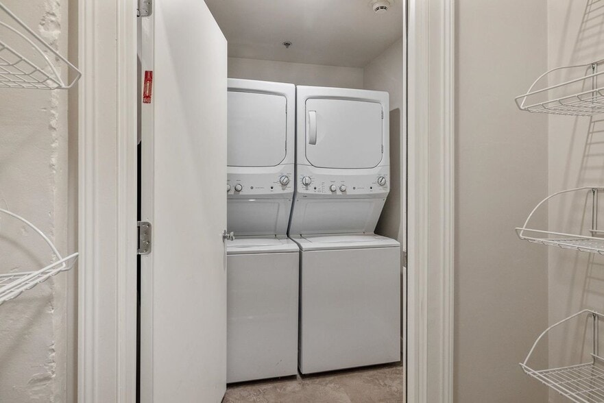 Building Photo - 205 Market, 5