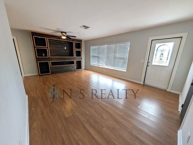 Building Photo - Just Reduced!!  POOL!! Beautiful 4/2/2 home with a POOL, 1700 Sq. Ft. with fenced yard, TONS of r...