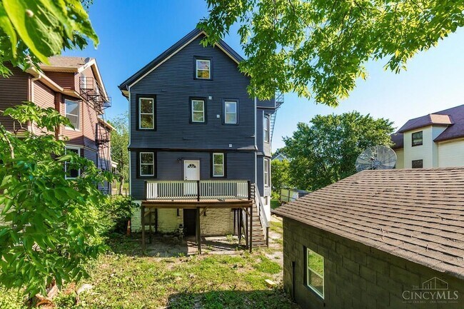 Building Photo - 871 Hutchins Ave
