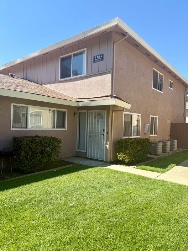 Primary Photo - 2205 Palisade Ave