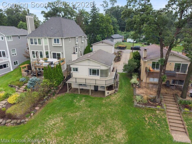 Building Photo - 4151 Bluebird Dr