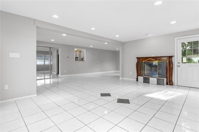 Building Photo - 6705 N 32nd St