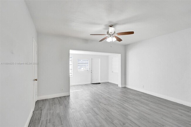 Building Photo - 119 SW 22nd Ave