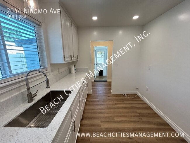 Building Photo - 2044 Nipomo Ave