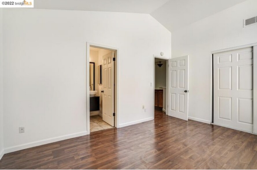 Building Photo - 807 Devonwood