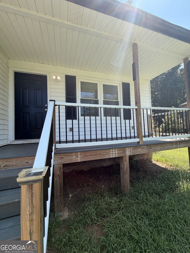 Building Photo - 640 Valerie Cir