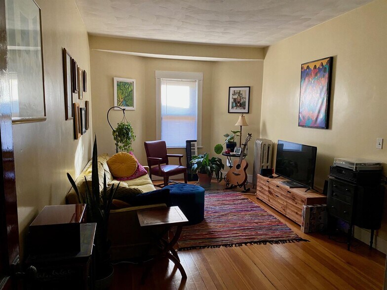 Primary Photo - 18 Fenwick St