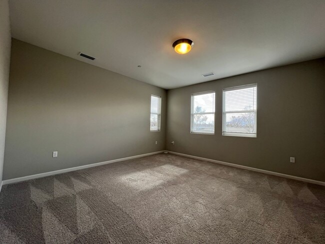 Building Photo - Modern! 3/2.5/2 Townhome in Minden