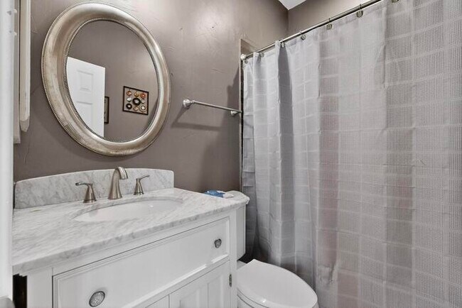 Building Photo - 1936 Gansett Dr