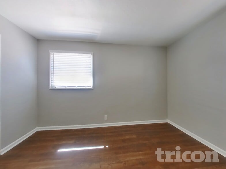 Building Photo - 2316 Viola St