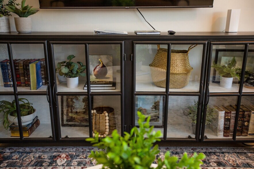 Building Photo - 160 W 1600 S