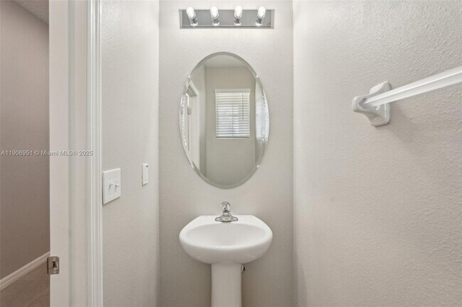 Building Photo - 508 Glenn Cross Dr