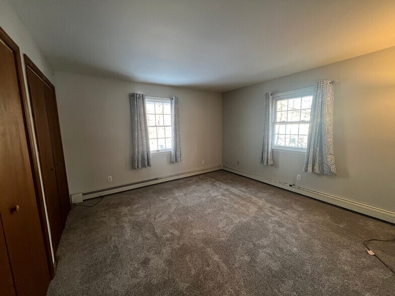 Building Photo - 190 Allview Ave